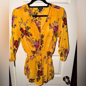3 for $20 ⚠️  Floral Yellow blouse
